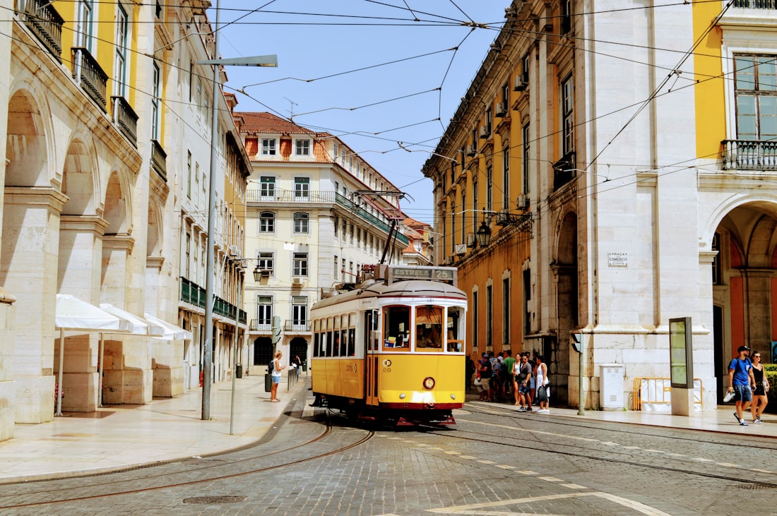 Lisboa, Portugal — bondinho amarelo